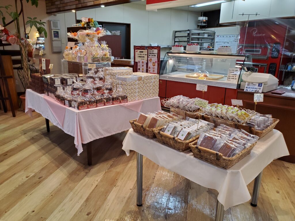 冨永松栄堂パティスリー店内2