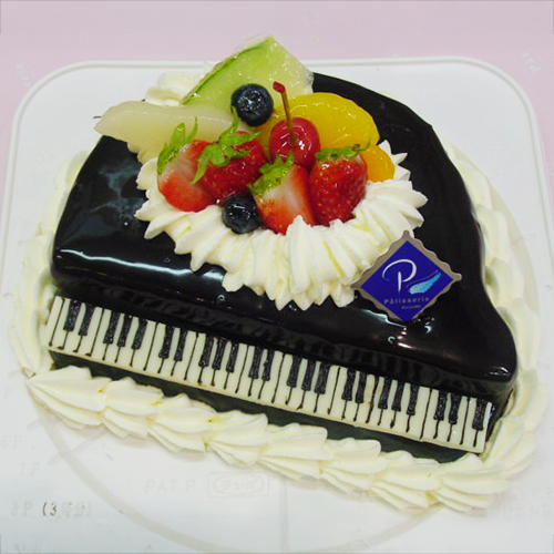 冨永松栄堂パティスリー　ピアノのケーキ