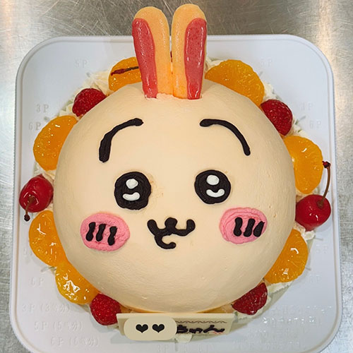 冨永松栄堂パティスリー　立体デコ　ちいかわうさぎ